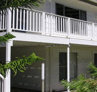 Wonky Pine Beach House NARRWALLEE- 4 bedroom - Surfers Paradise Gold Coast