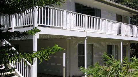 Wonky Pine Beach House, NARRWALLEE- 4 Bedroom - Surfers Paradise Gold Coast 0