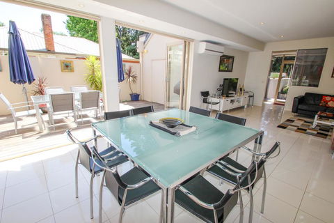 Wood Peak - Surfers Paradise Gold Coast 0