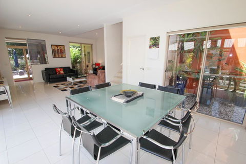 Wood Peak - Surfers Paradise Gold Coast 3