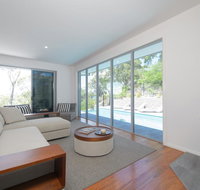 YARINGA - Retreat Style Accomodation with Swimming Pool - Surfers Paradise Gold Coast