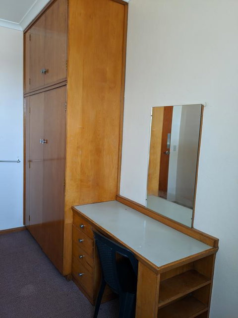 Young Budget Accommodation - Surfers Paradise Gold Coast 1