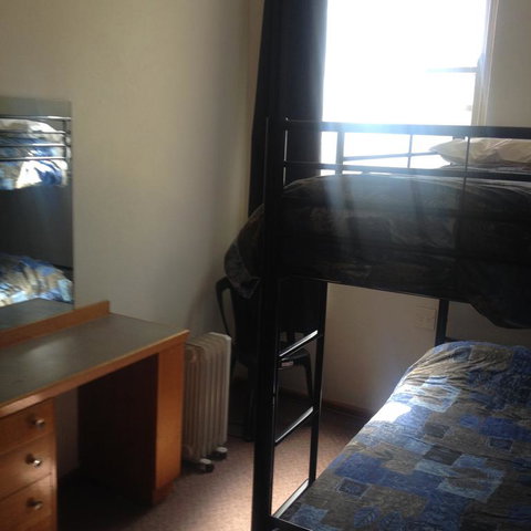 Young Budget Accommodation - Surfers Paradise Gold Coast 3