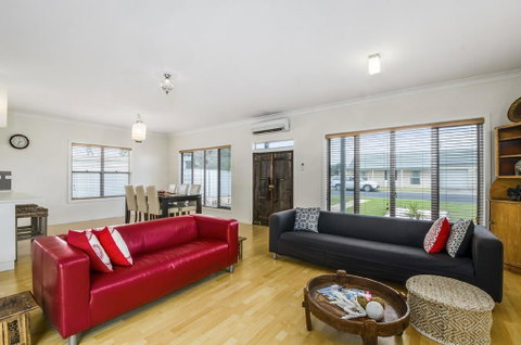 Zaahira House - Surfers Paradise Gold Coast 1
