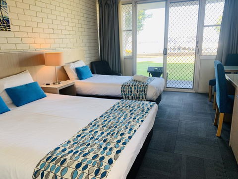 Zorba Waterfront Motel - Surfers Paradise Gold Coast 2