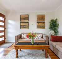 Spacious Bungalow5min walk to station5min to Box HillWiFiParking - Surfers Paradise Gold Coast