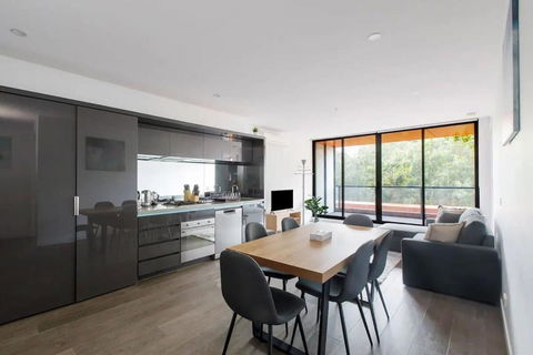 A 3BR Apt Next To Melbourne Zoo FREE Parking - Surfers Paradise Gold Coast 0