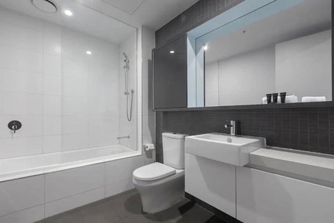 A 3BR Apt Next To Melbourne Zoo FREE Parking - Surfers Paradise Gold Coast 3