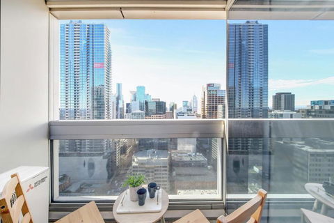 A Chic 2BR Apt Near Southern Cross City Views - Surfers Paradise Gold Coast 1