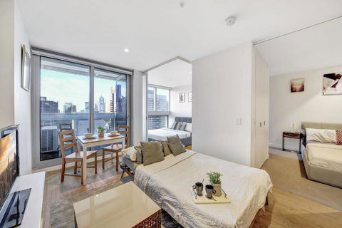 A Chic 2BR Apt Near Southern Cross City Views - Surfers Paradise Gold Coast 3