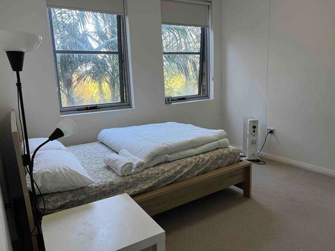 A Private Room - 1 Train Stop To Chatswood CBD - Surfers Paradise Gold Coast 2