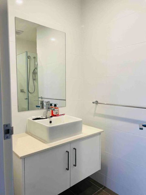 A Private Room - 1 Train Stop To Chatswood CBD - Surfers Paradise Gold Coast 3