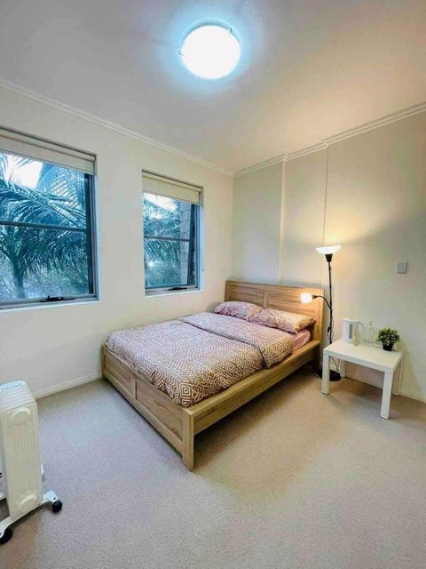 A Private Room - 1 Train Stop To Chatswood CBD - Surfers Paradise Gold Coast 1