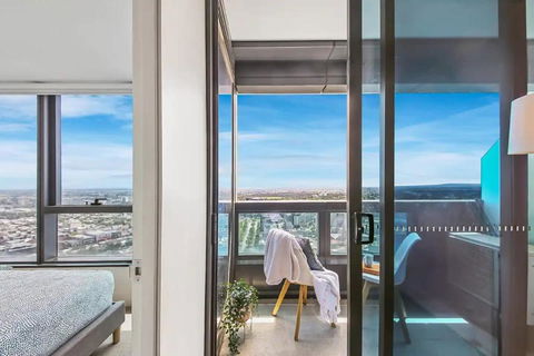 A Stylish & Modern 2BR Apartment Fantastic Views - Surfers Paradise Gold Coast 3