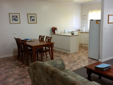 About Town Cottages - Surfers Paradise Gold Coast 0