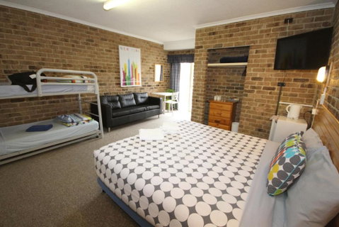 Acacia Snowy Motel - Surfers Paradise Gold Coast 2