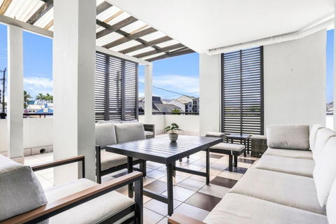 Accent On McLeod - Breezy Outdoor Living - Surfers Paradise Gold Coast 1