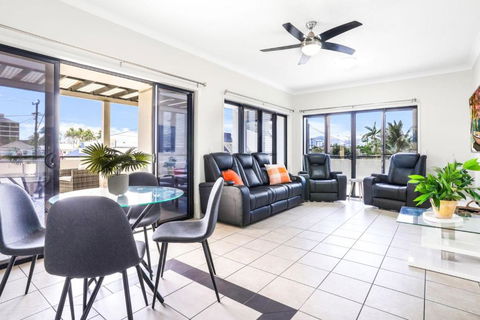 Accent On McLeod - Breezy Outdoor Living - Surfers Paradise Gold Coast 3