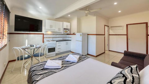 Across Country Motor Inn & Cottages - Surfers Paradise Gold Coast 2