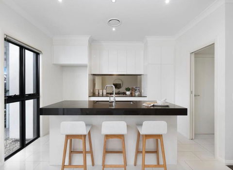 Adorable 3 Br Townhouse With Wifi & Parking - Surfers Paradise Gold Coast 4