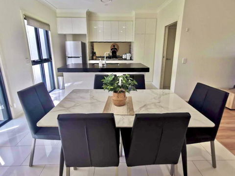 Adorable 3 Br Townhouse With Wifi & Parking - Surfers Paradise Gold Coast 2