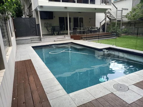 Adorable Private 2 Bedroom Guest Suite + Pool - Surfers Paradise Gold Coast 4