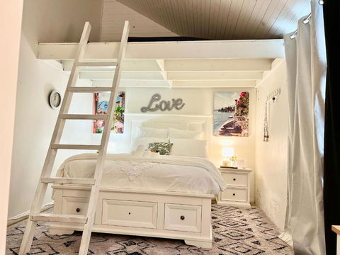 Affordable Luxury Room - Surfers Paradise Gold Coast 1