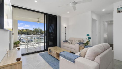 Anchors Away - Waterfront Unit - Surfers Paradise Gold Coast 2