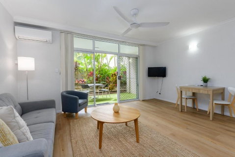 Apartment 4 At Palm Villas - Surfers Paradise Gold Coast 2