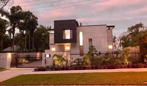 Aria Port Douglas Villas - Villa 1 - Surfers Paradise Gold Coast 3