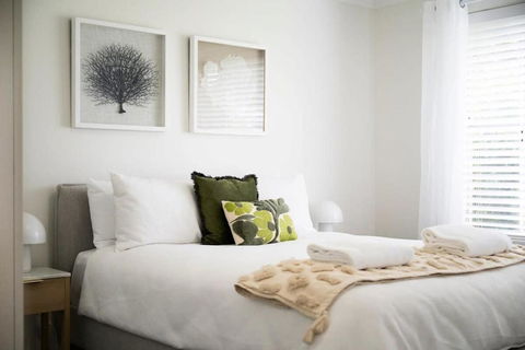 Artful Abode - Duntryleague, Vibrant Decor - Surfers Paradise Gold Coast 1