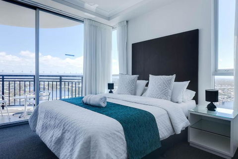 Apartment With Ocean Views - Surfers Paradise Gold Coast 3
