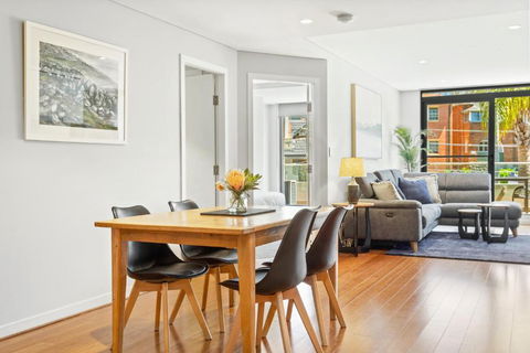 B208S - The Waverton Escape - Surfers Paradise Gold Coast 2