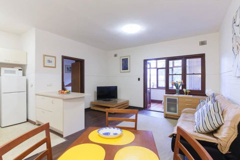 B3 Crawley Apartment 1 BRM & Sleepout Near UWA - Surfers Paradise Gold Coast 2