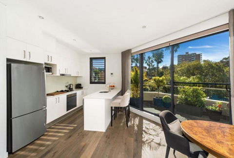 B312S - Luxury Waverton Apartment - Surfers Paradise Gold Coast 1