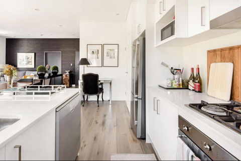 B312S - Luxury Waverton Apartment - Surfers Paradise Gold Coast 4