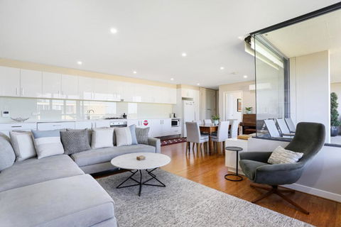 B314S - Waverton Village Heights - Surfers Paradise Gold Coast 2