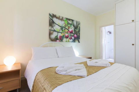 B5 Crawley Apartment 1 BRM & Sleepout Near UWA - Surfers Paradise Gold Coast 0