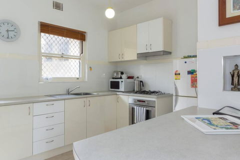 B6 Crawley Apartment 1 BRM & Sleepout Near UWA - Surfers Paradise Gold Coast 3