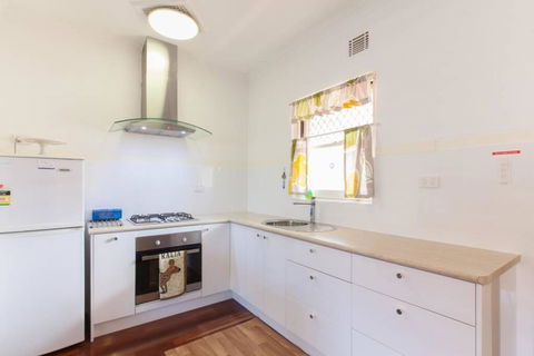 B8 Crawley Apartment 1 BRM & Sleepout Near UWA - Surfers Paradise Gold Coast 2