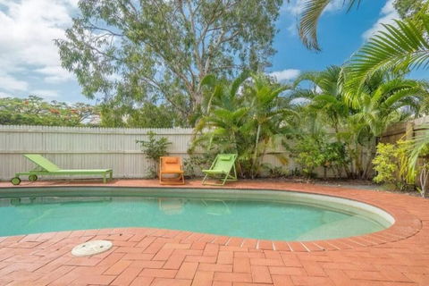 BARBADOS Ultimate Laid-back Holiday - Flat Stroll To River - Surfers Paradise Gold Coast 1