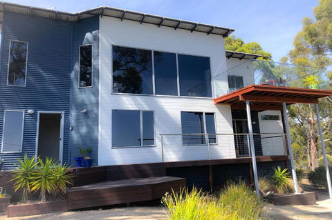 BAY OF FIRES BEACH SHACK Ocean Views From A Modern Beachhouse - Surfers Paradise Gold Coast 0