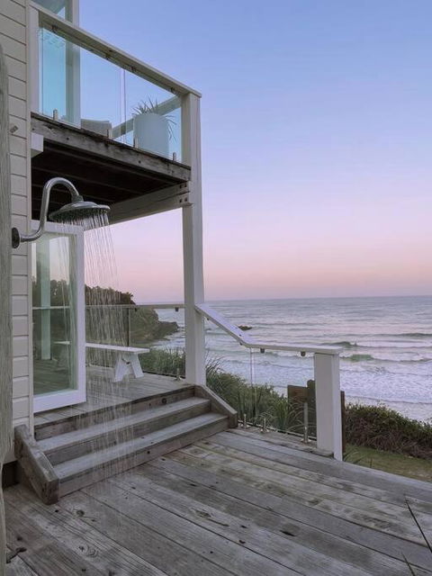 BAY PROPERTIES . Beach House Studio - Surfers Paradise Gold Coast 0