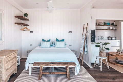 BAY PROPERTIES . Beach House Studio - Surfers Paradise Gold Coast 4