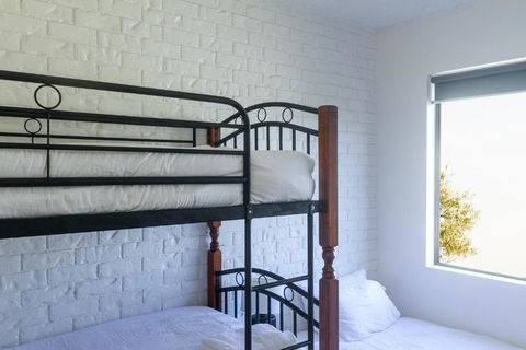 BAY PROPERTIES . Beach Street - Surfers Paradise Gold Coast 4