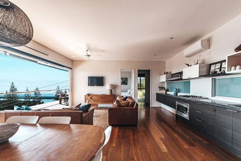 BAY PROPERTIES . The Big Chill - Surfers Paradise Gold Coast 0
