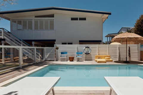 BAY PROPERTIES . The Sailors Bungalow - Surfers Paradise Gold Coast 2