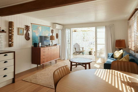 BAY PROPERTIES . The Sailors Bungalow - Surfers Paradise Gold Coast 0