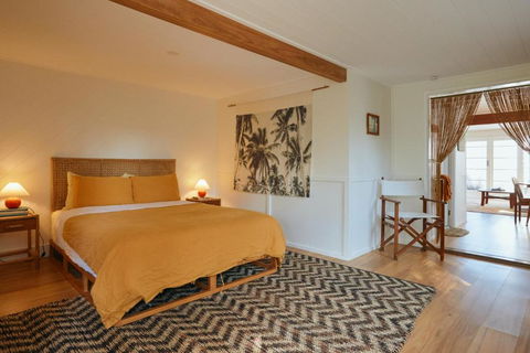 BAY PROPERTIES . The Sailors Bungalow - Surfers Paradise Gold Coast 1