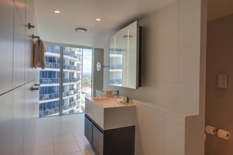 Hilton Surfers Paradise Hotel & Residences - Surfers Paradise Gold Coast 3